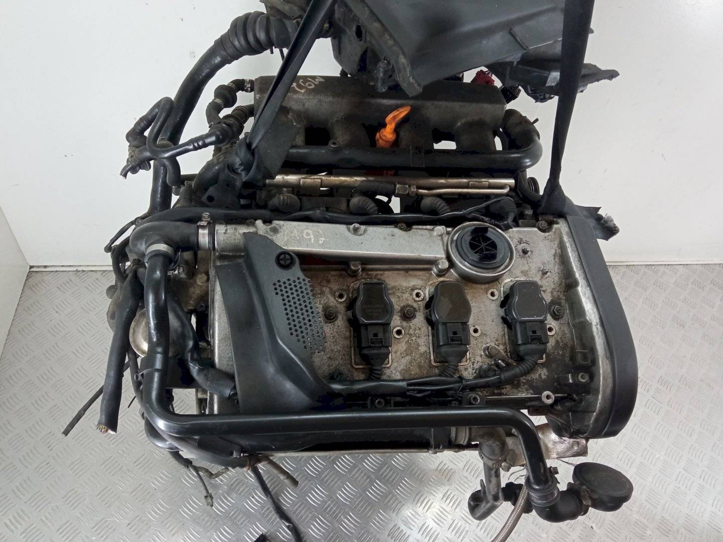 Двигатель Audi A4 1.8л AVJ 2002