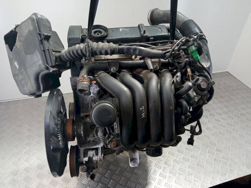 Двигатель Audi A4 1.6л AHL 1999 — фото 2