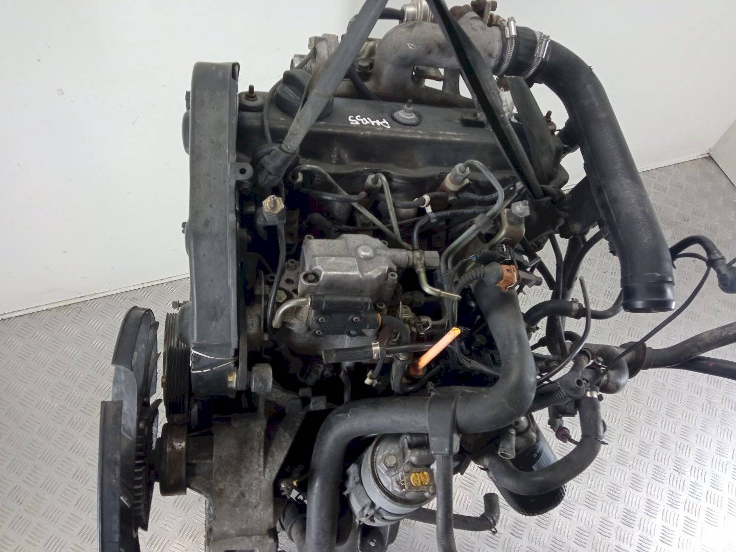 Двигатель Audi A4 1.9л AHU 2000