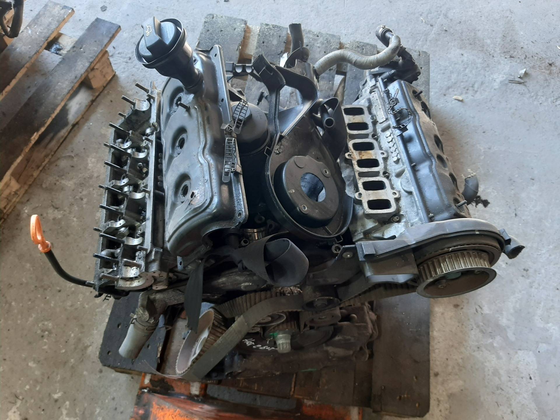 Двигатель Audi A4 2.5л BDG 2004