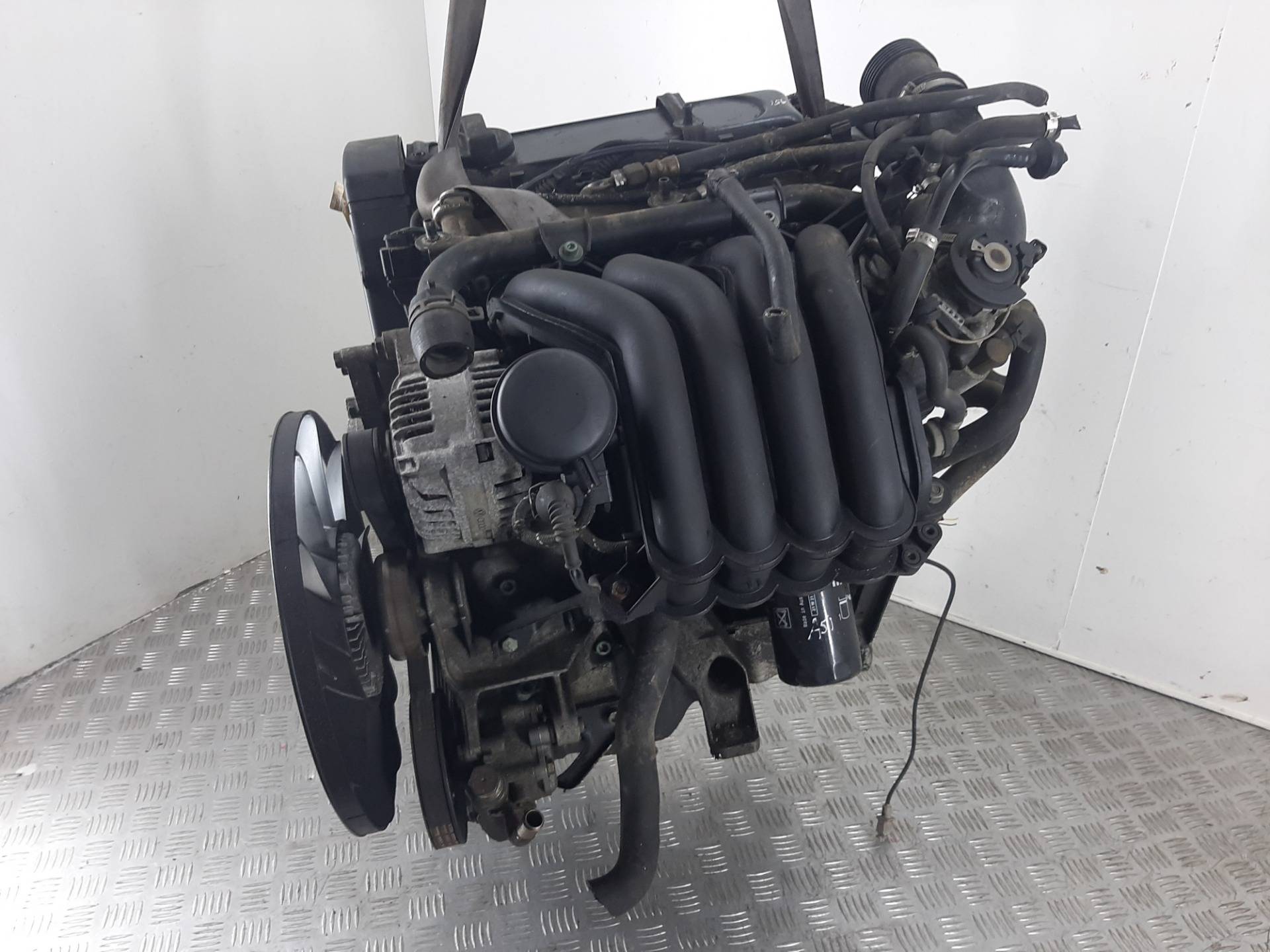 Двигатель Volkswagen Passat 1.6л AHL 2000