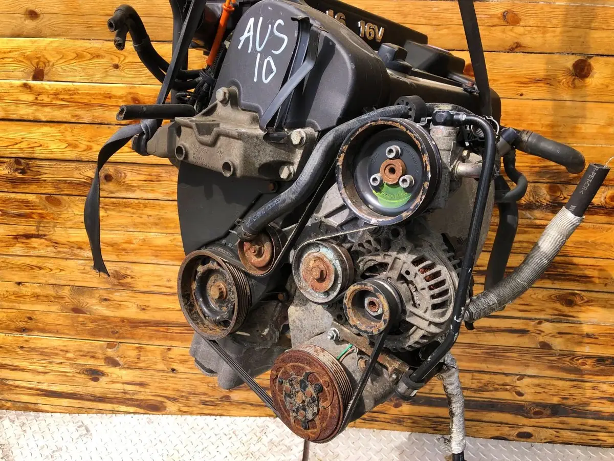 Двигатель Volkswagen Golf 1.6л 2003 — фото 3