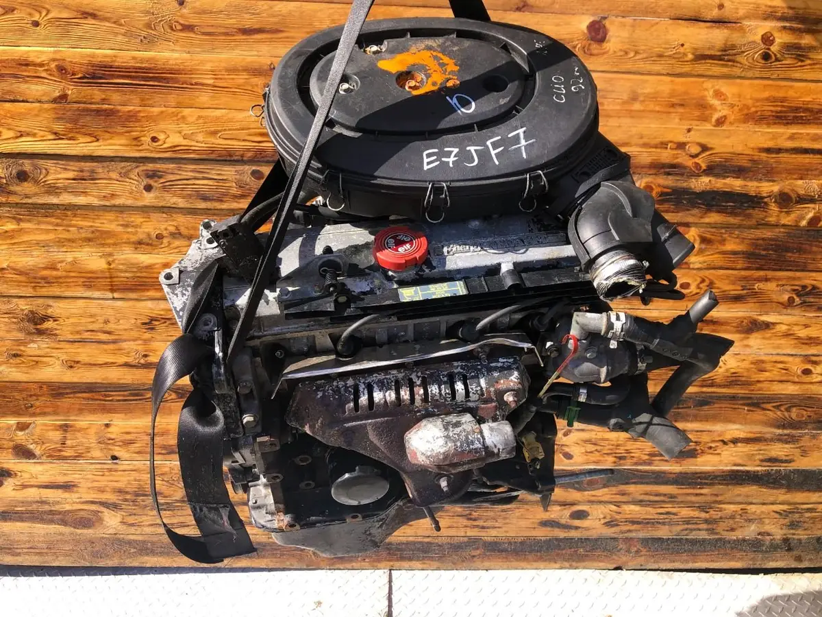 Двигатель Renault Clio 1.4л 1996 — фото 2
