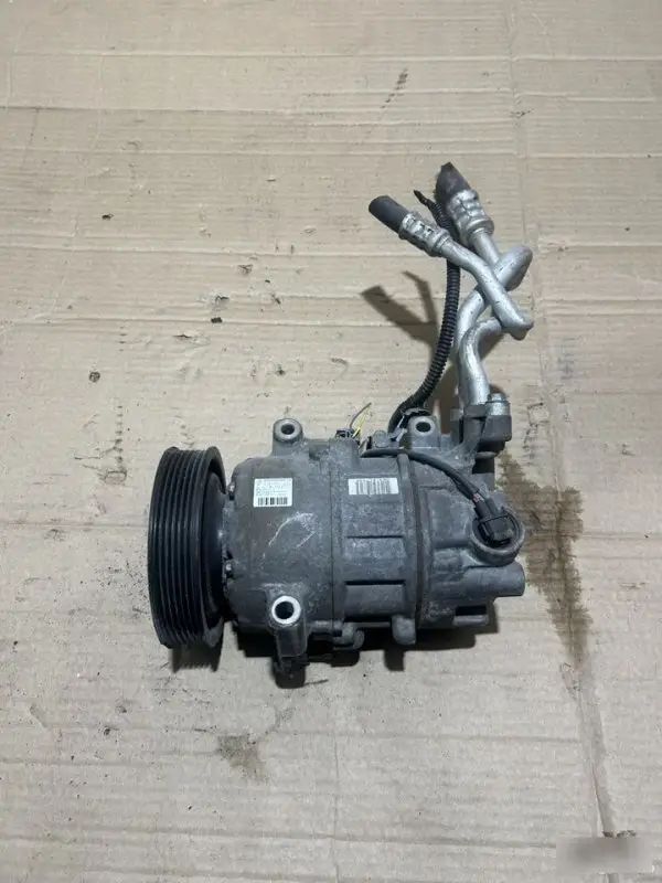Компрессор кондиционера Renault 8200470242 K4M