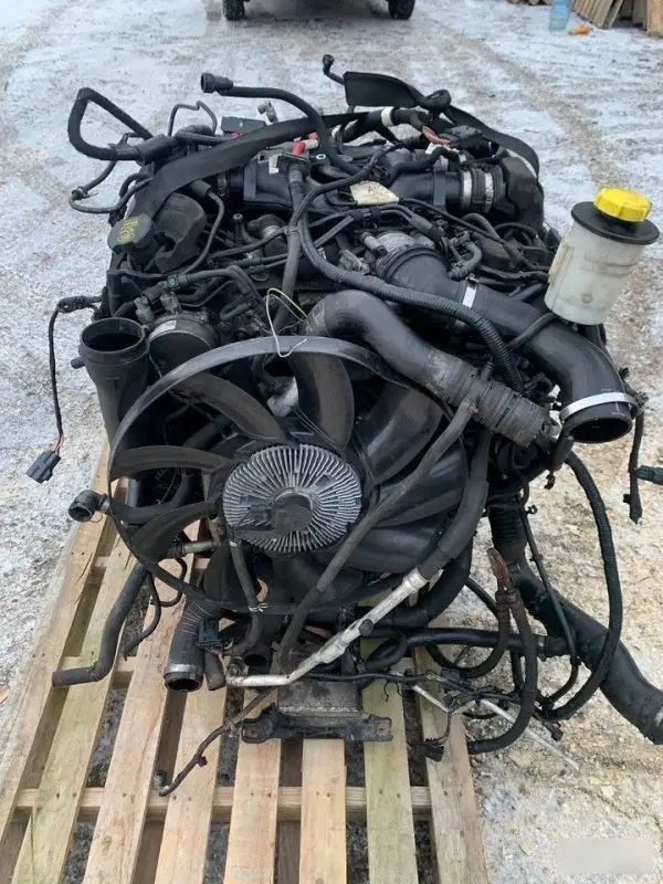Двигатель Land Rover LR022733 448DT