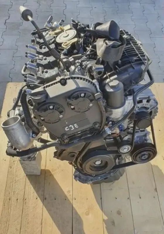 Двигатель Audi A4 2011 CJE20437633 B8 CJE